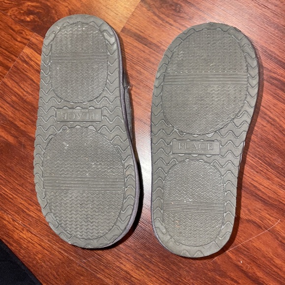 NWT The Children's Place Girls Shakey Heart Faux Suede Boots Grey Size 10 - Picture 2 of 5